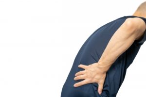 坐骨神経痛とヘルニア あなたの腰痛はどちら?~60代から考える原因と対処法~